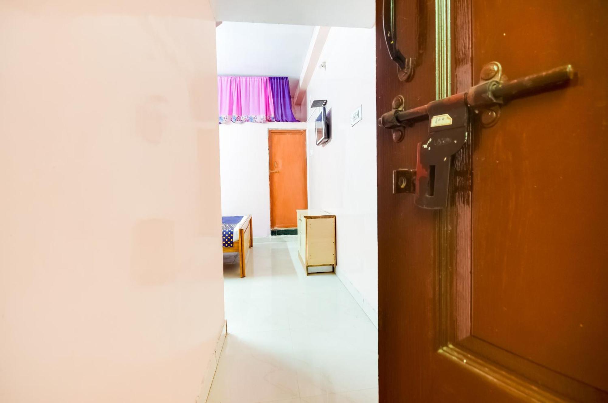 Hotel O Sri Murugan Lodge Коимбатур Экстерьер фото